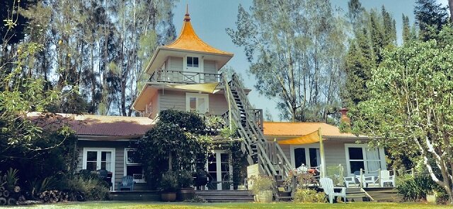 Pagoda Lodge Golden Roofs Sun